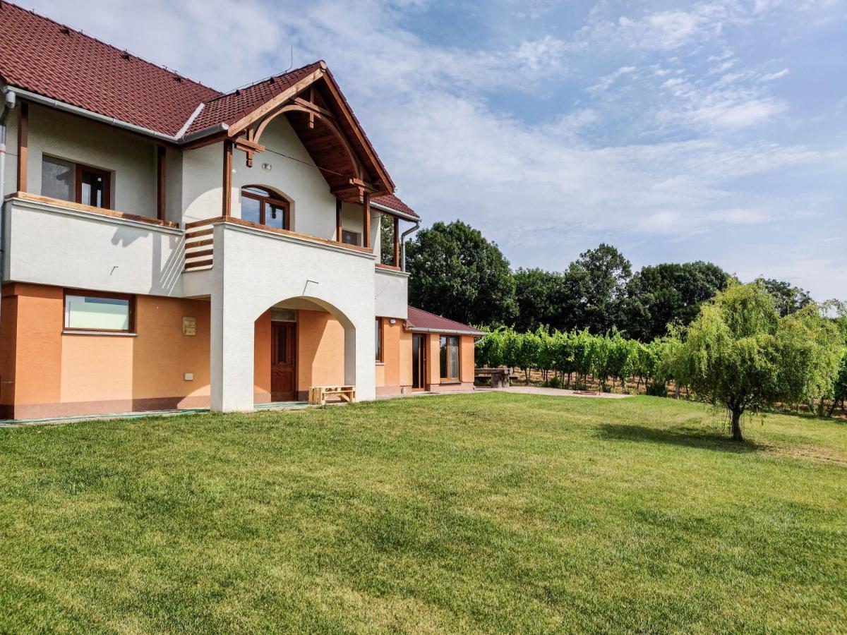 Vinox Winery Villa Vinica Exterior photo